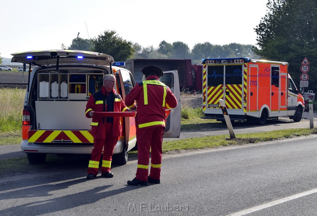 Schwerer VU LKW Zug Bergheim Kenten Koelnerstr P076.JPG - Miklos Laubert